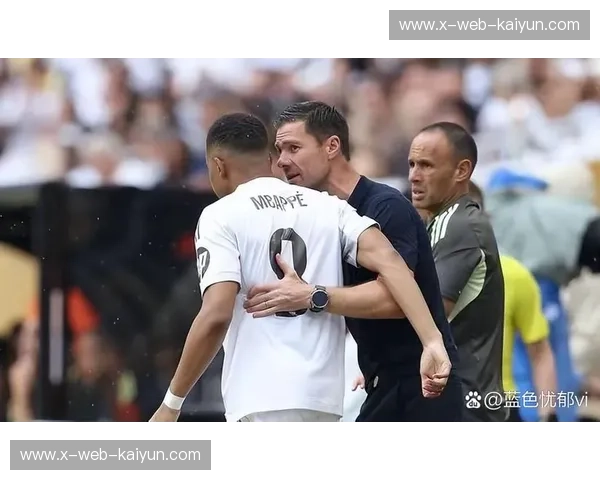 绿茵之巅的黑白对决：皇马vs尤文，那些年我们在CCTV见证的足球史诗